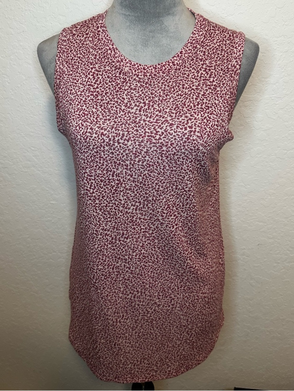 Athleta Sleeveless Tank Top Pink Leopard Print Lightweight Women’s Small